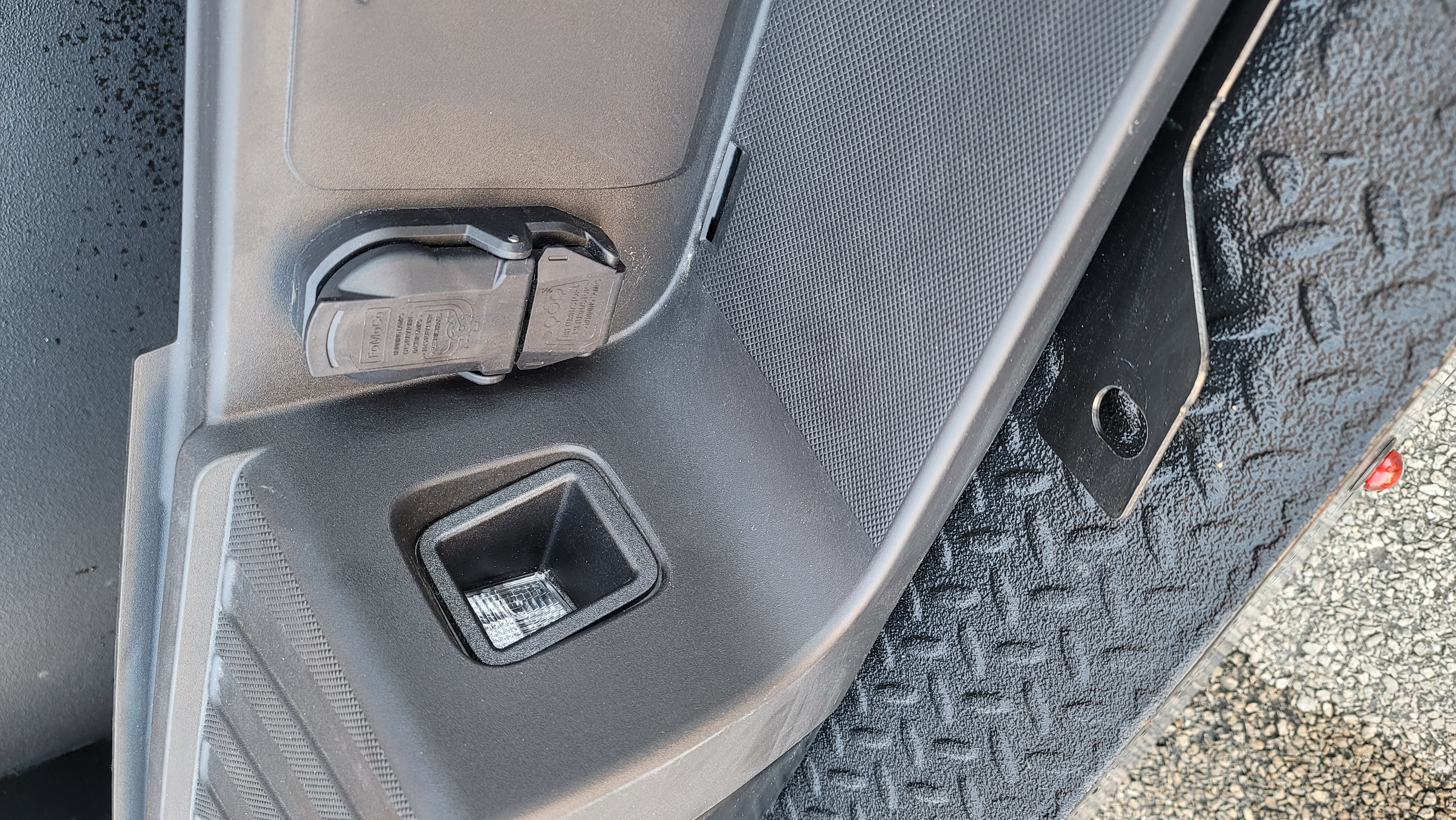2023–2025 Ford F-250/F-350 Super Duty Black Rear Step Bumper-247 – Image 4