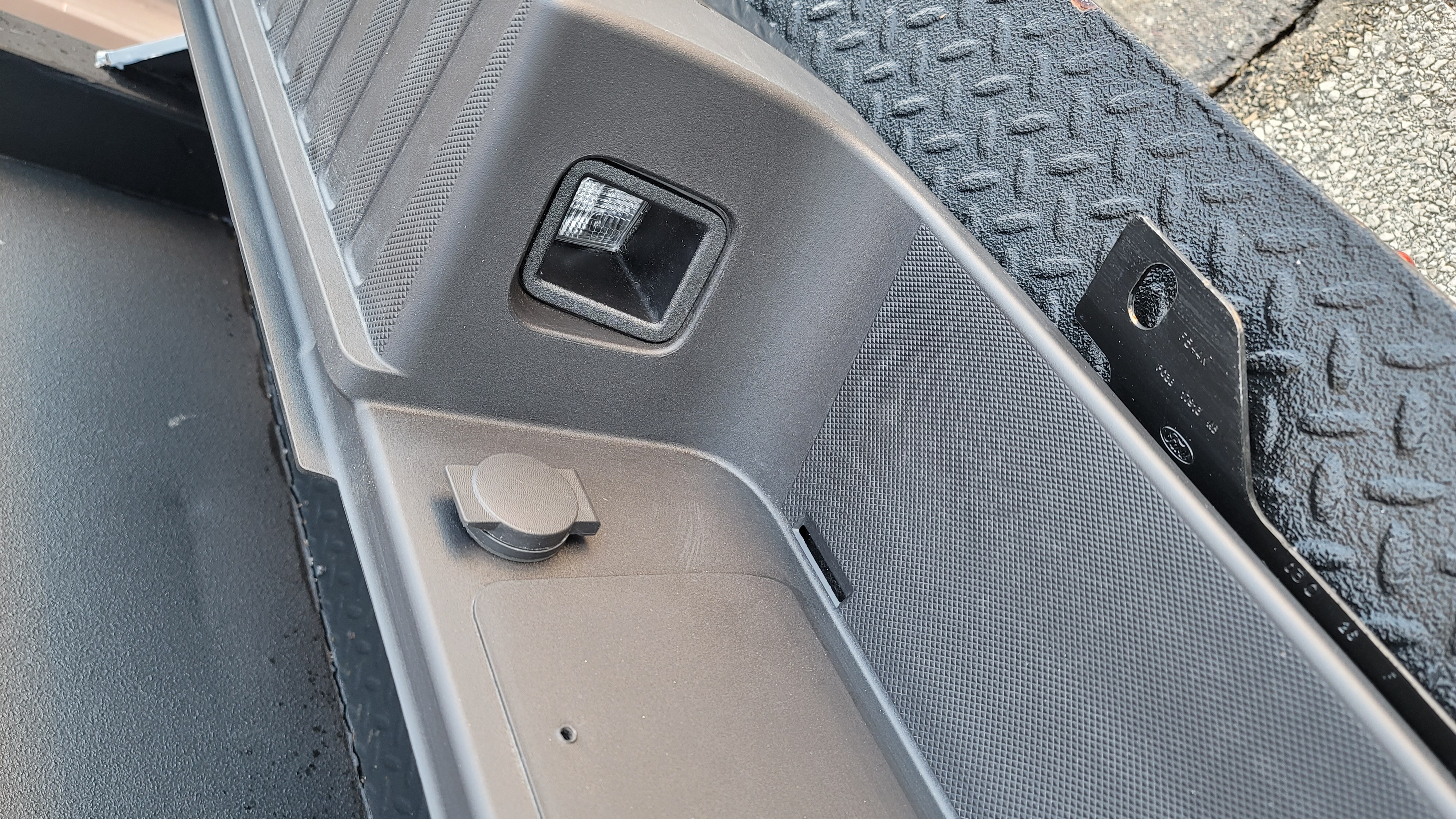 2023–2025 Ford F-250/F-350 Super Duty Black Rear Step Bumper-247 – Image 5