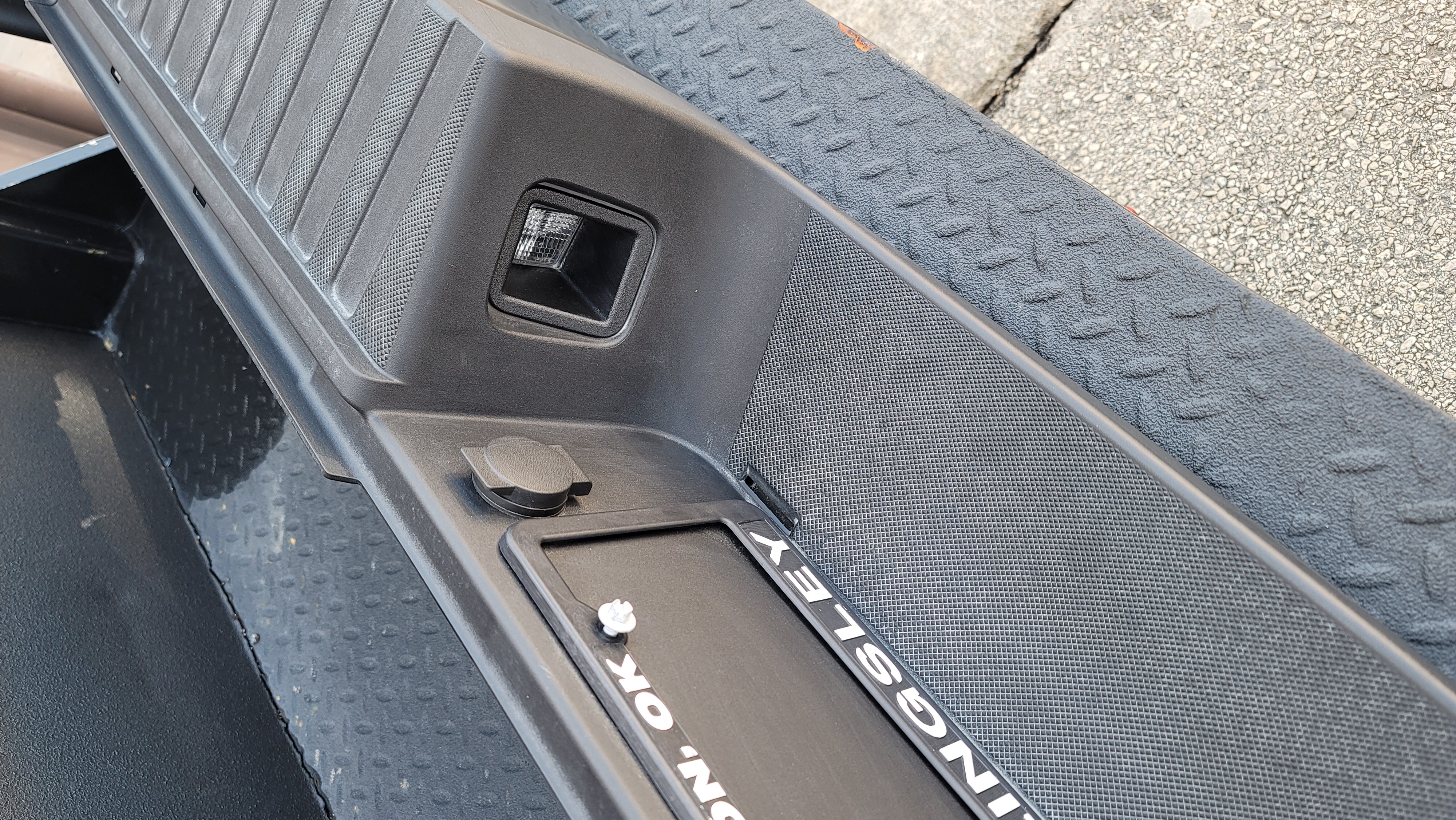 2023–2025 Ford F-250/F-350 Super Duty Black Rear Step Bumper-248 – Image 5