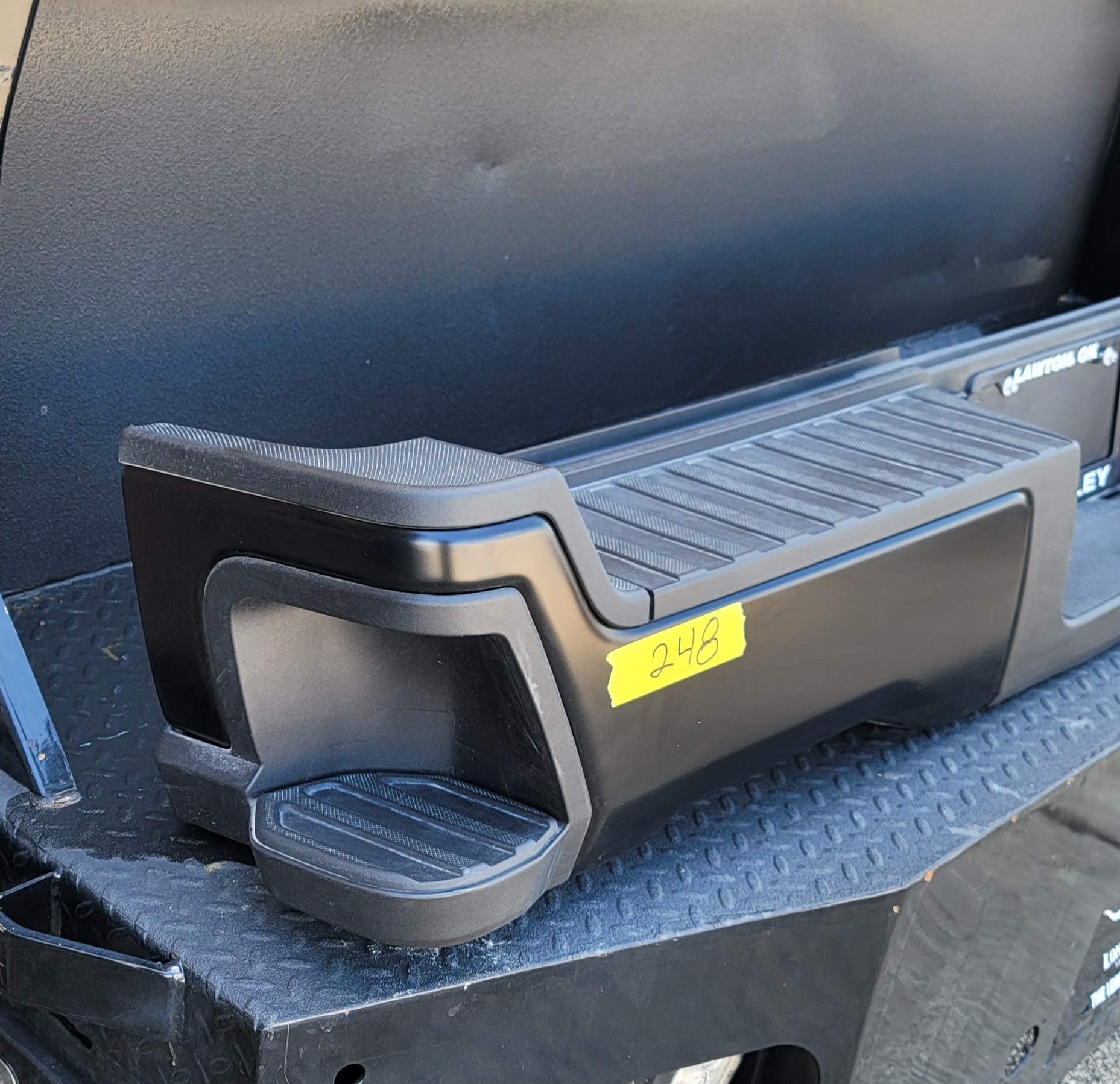 2023–2025 Ford F-250/F-350 Super Duty Black Rear Step Bumper-248 – Image 3