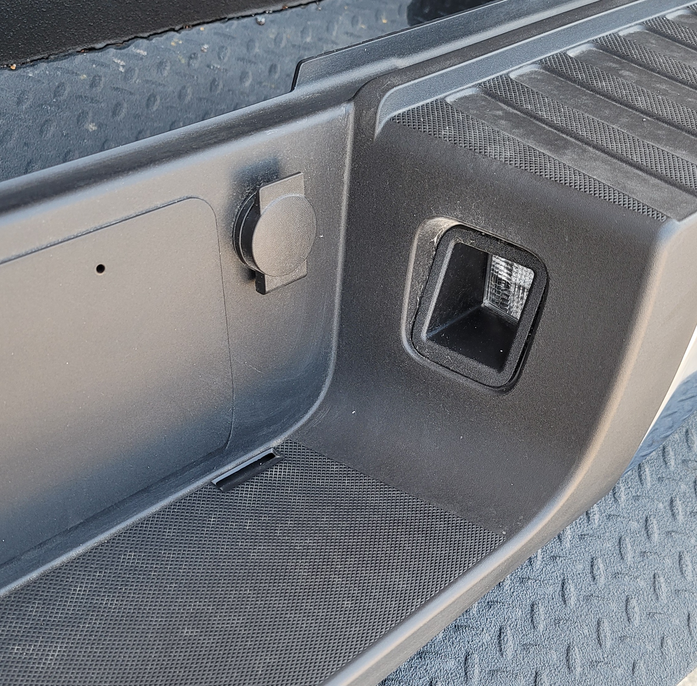 2023–2025 Ford F-250/F-350 Super Duty Chrome Rear Step Bumper-249 – Image 5