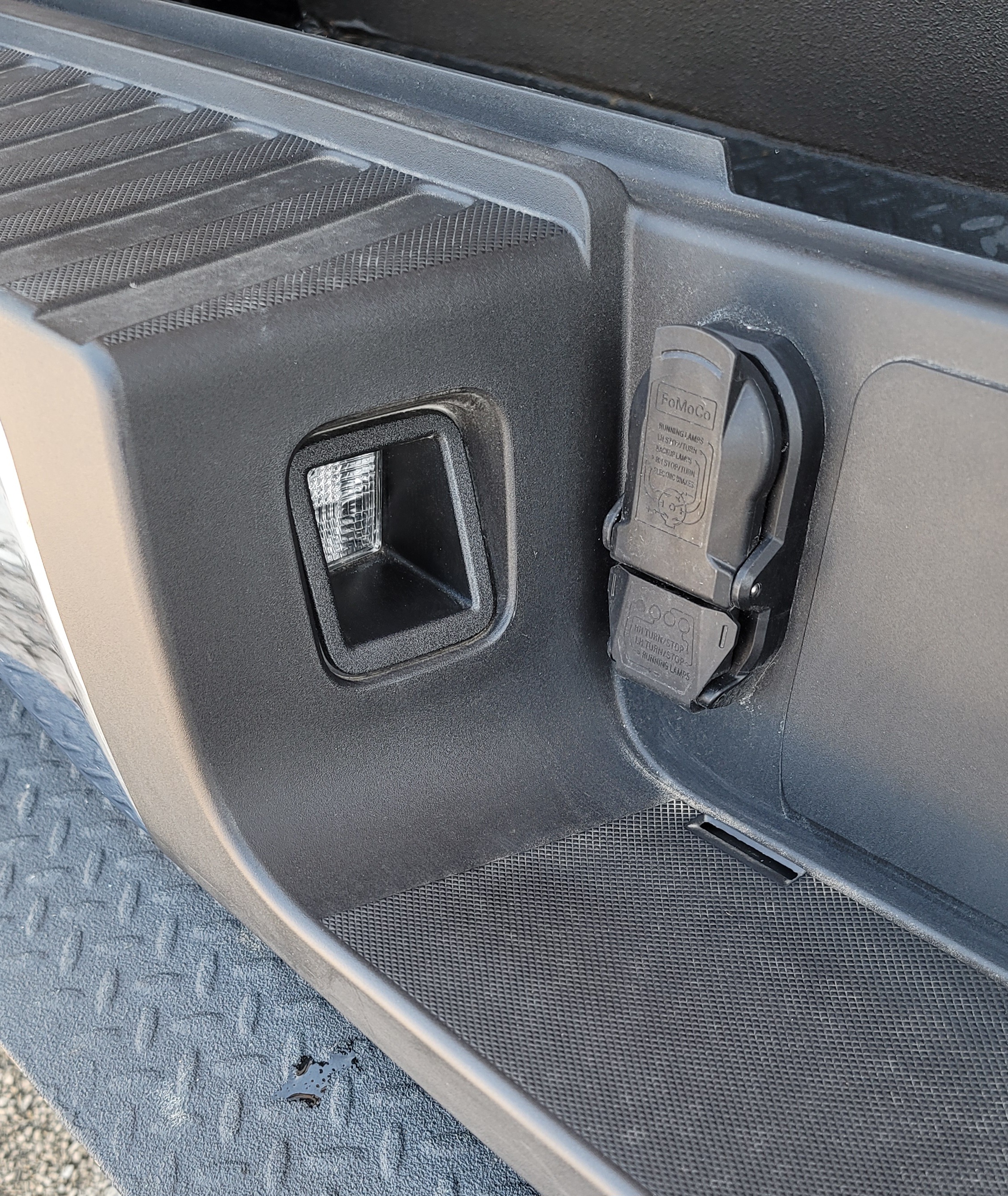 2023–2025 Ford F-250/F-350 Super Duty Chrome Rear Step Bumper-249 – Image 4