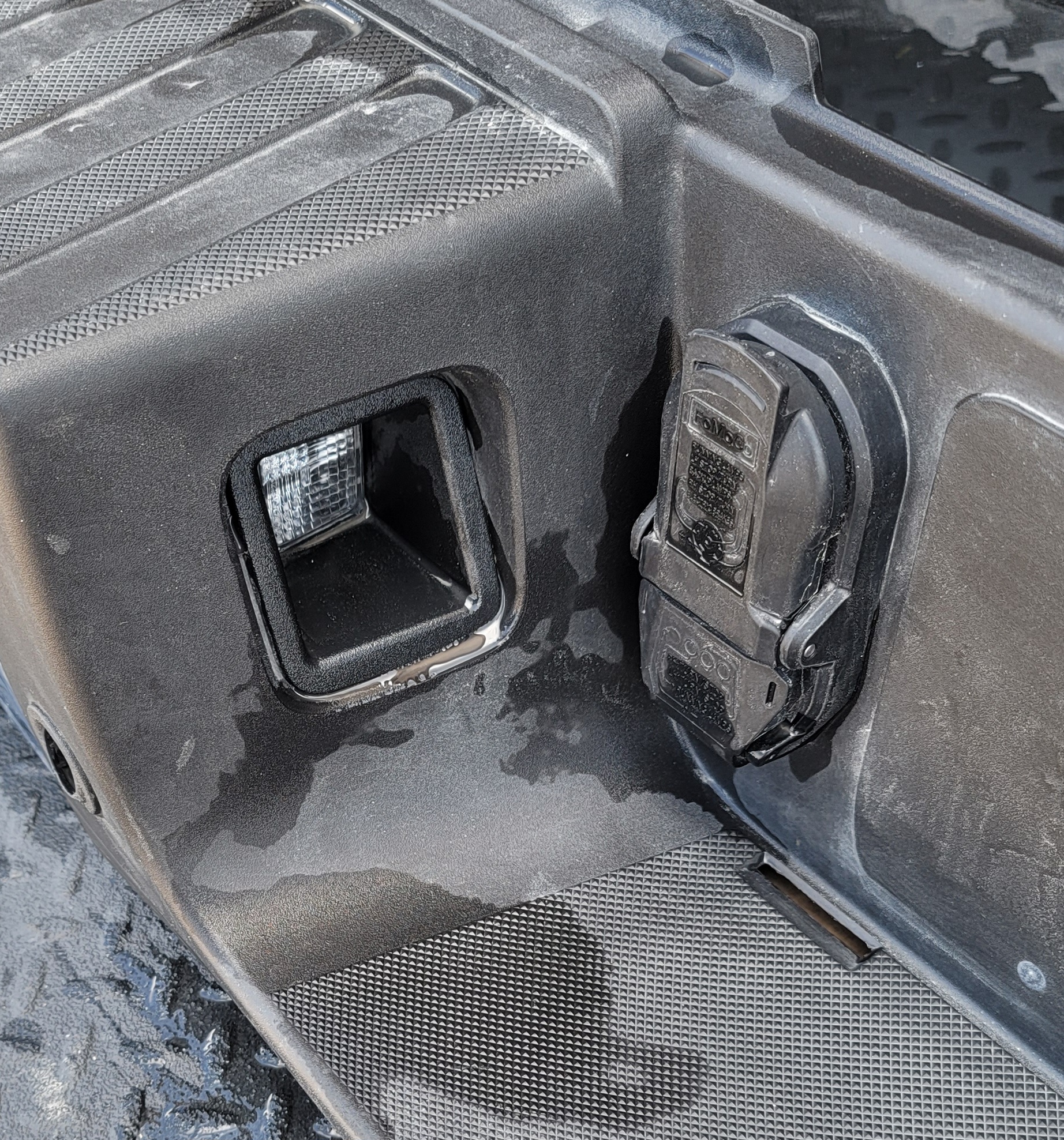 2023–2025 Ford F-250/F-350 Super Duty Chrome Rear Step Bumper-250 – Image 4