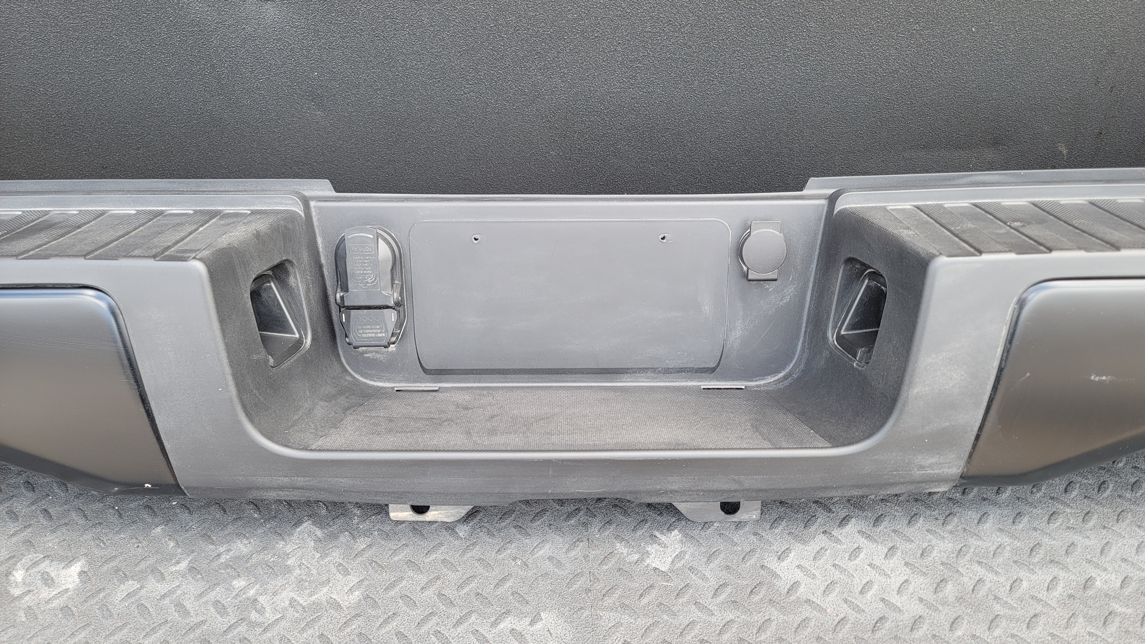 2023–2025 Ford F-250/F-350 Super Duty Black Rear Bumper-261 – Image 2