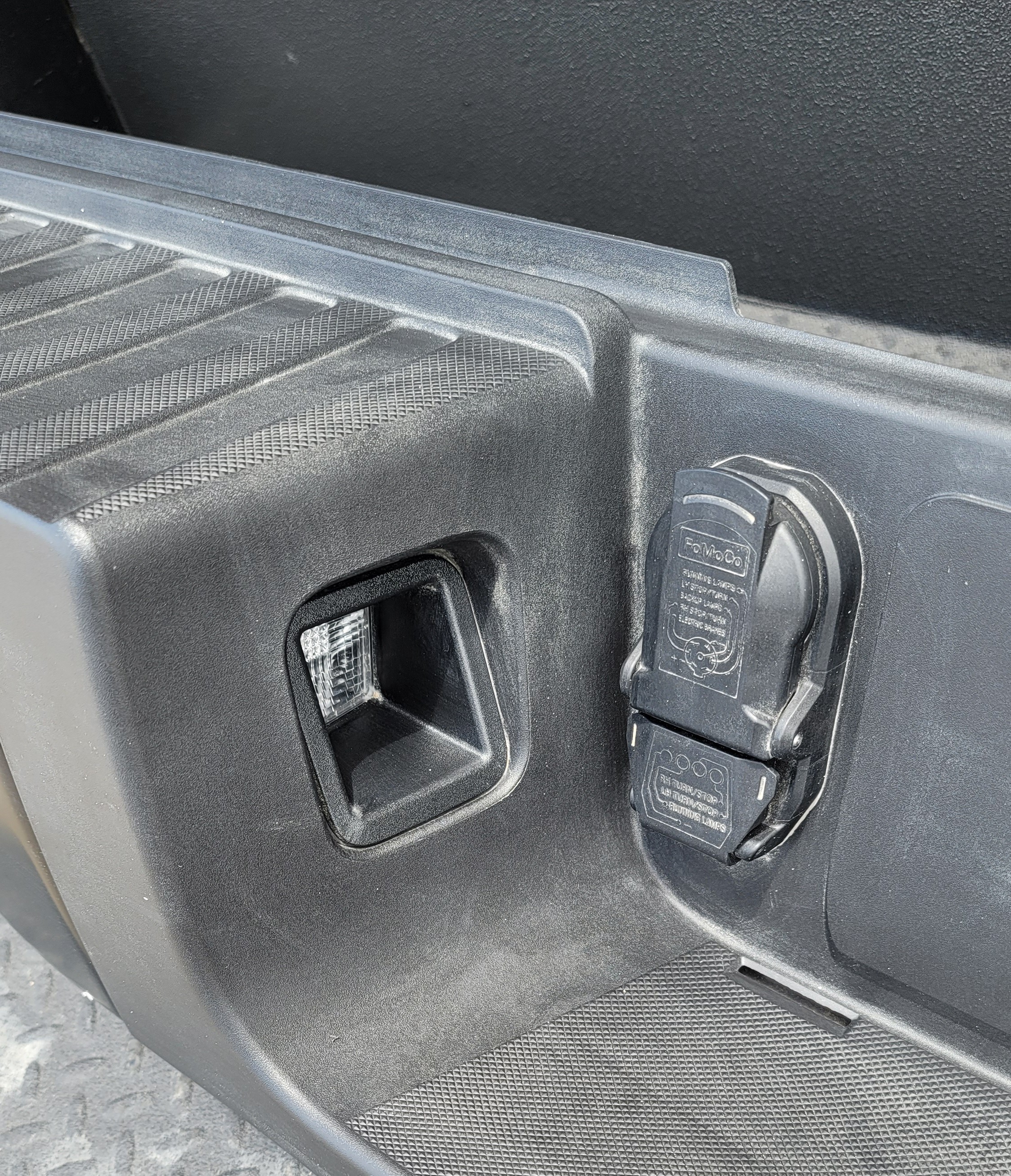 2023–2025 Ford F-250/F-350 Super Duty Black Rear Bumper-261 – Image 4