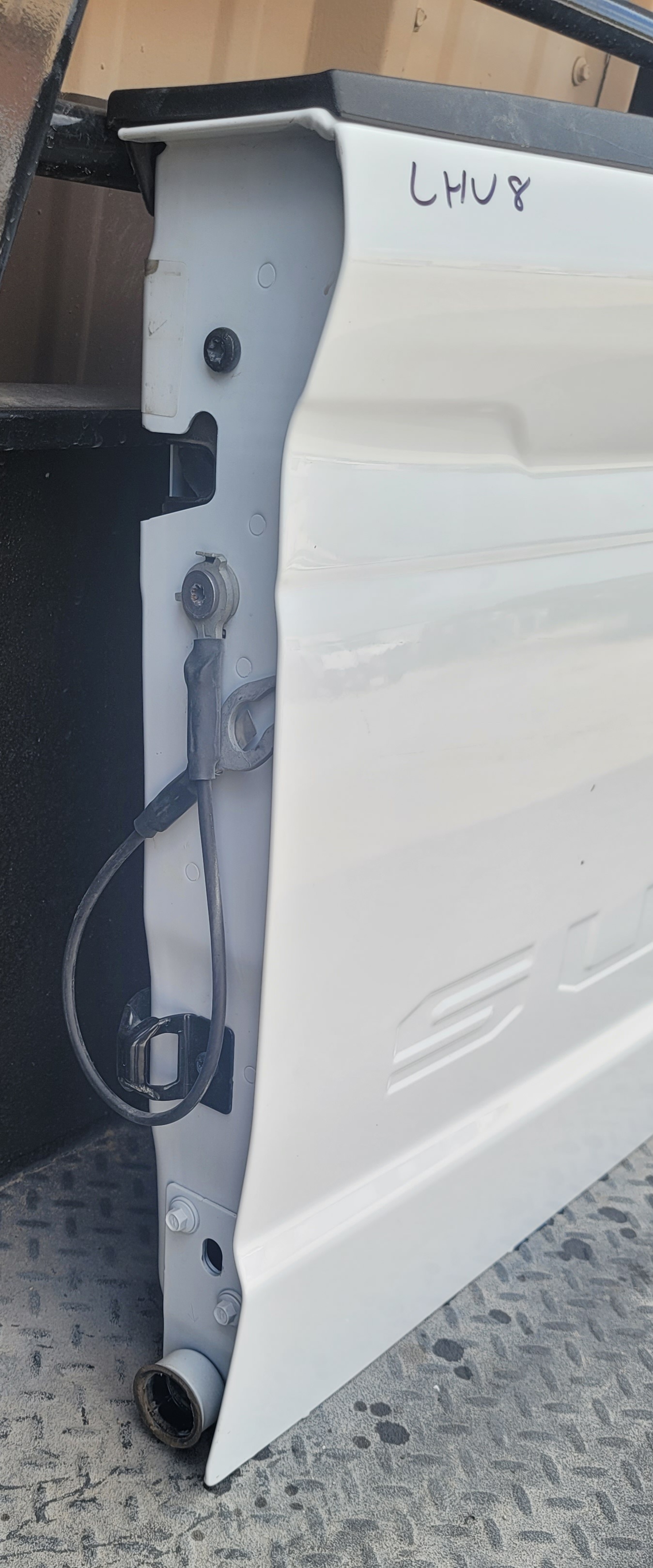2017–2022 Ford F-250/F-350 Super Duty White Tailgate-168 – Image 3
