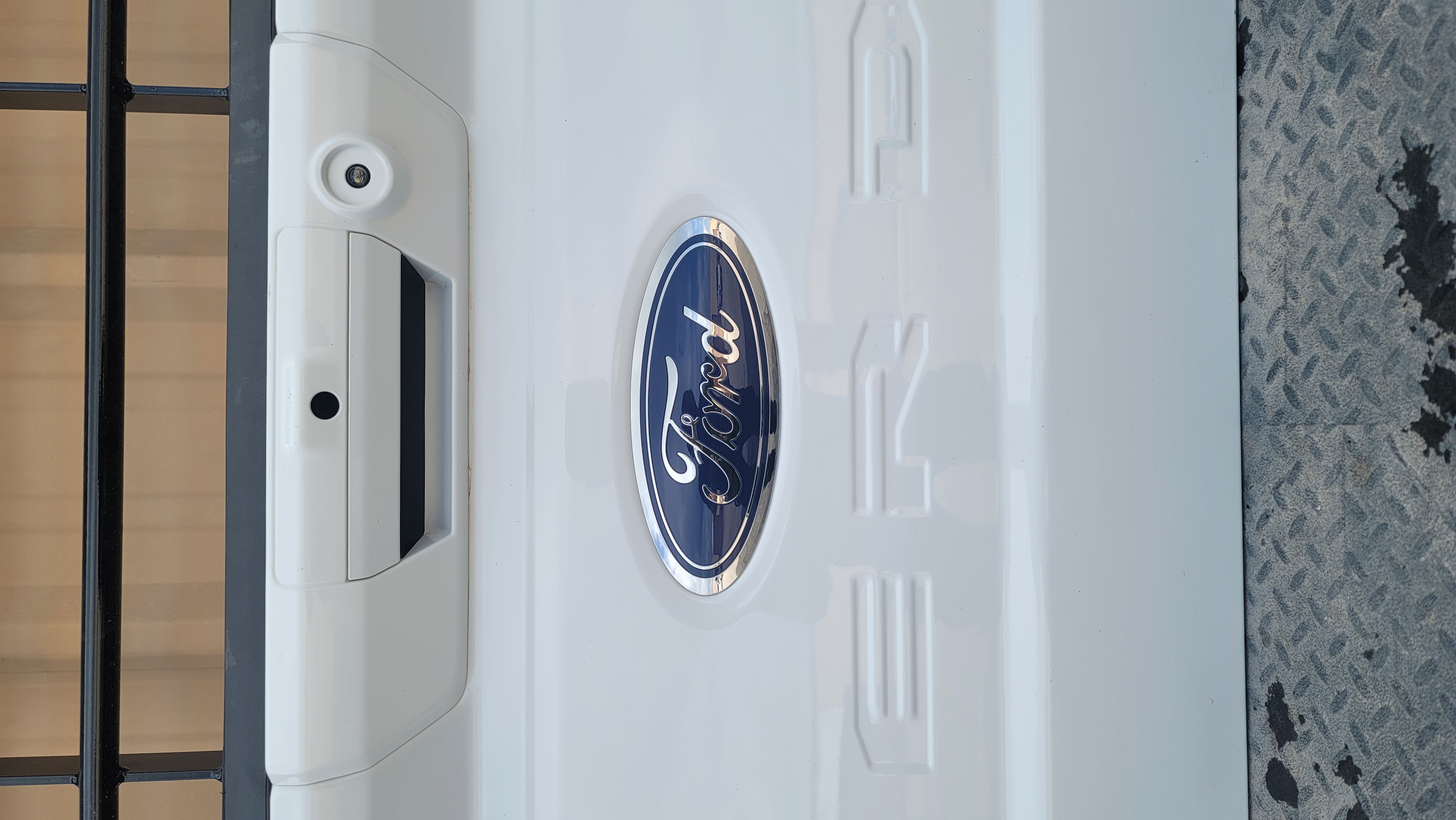 2017–2022 Ford F-250/F-350 Super Duty White Tailgate-168 – Image 2