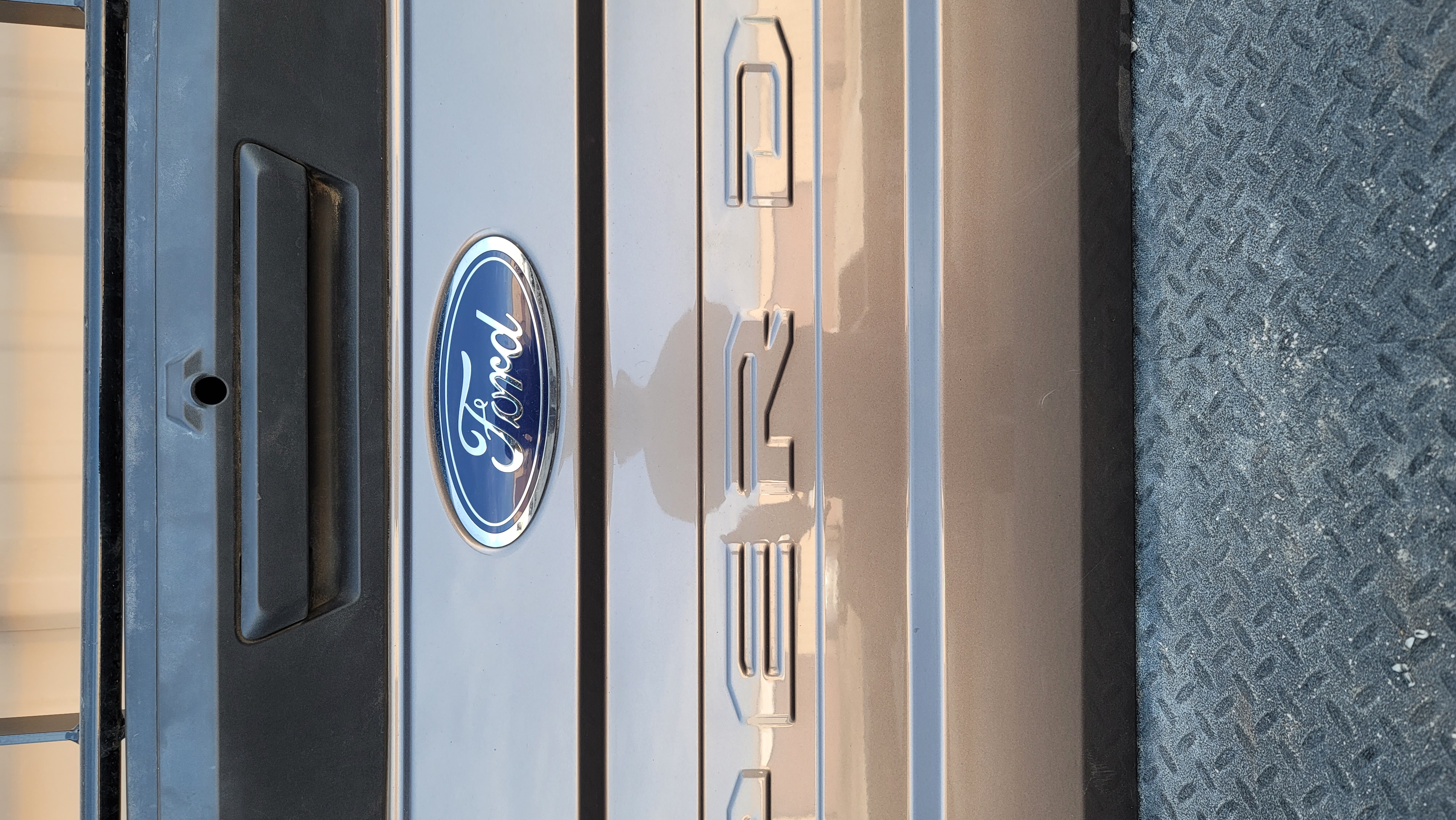 2011–2016 Ford F-250/F-350 Super Duty Silver Tailgate-169 – Image 2