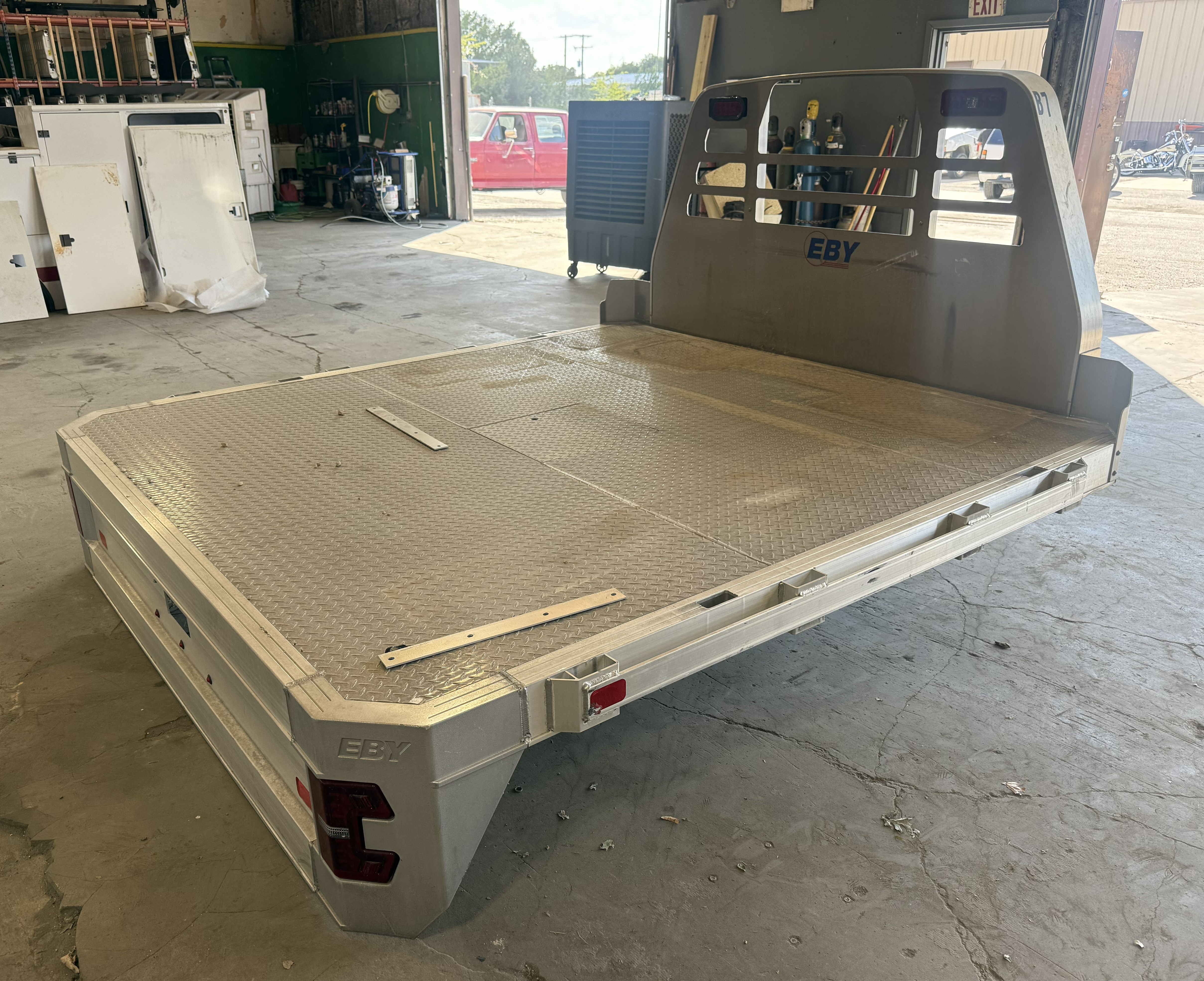 EBY Big Country 8'6" L x 101-1/4" W Flatbed-72 – Image 3