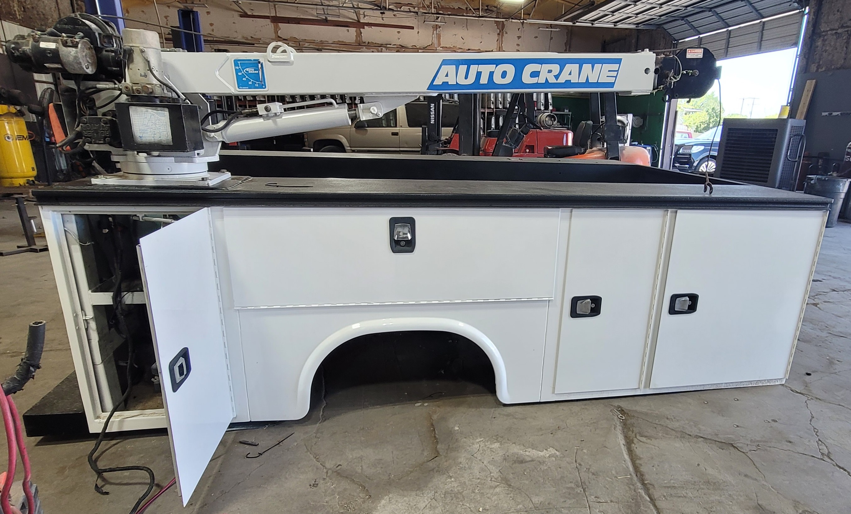 Knapheide 11.25' Crane Body Service Bed w/ Auto Crane – UTIL-52 – Image 4