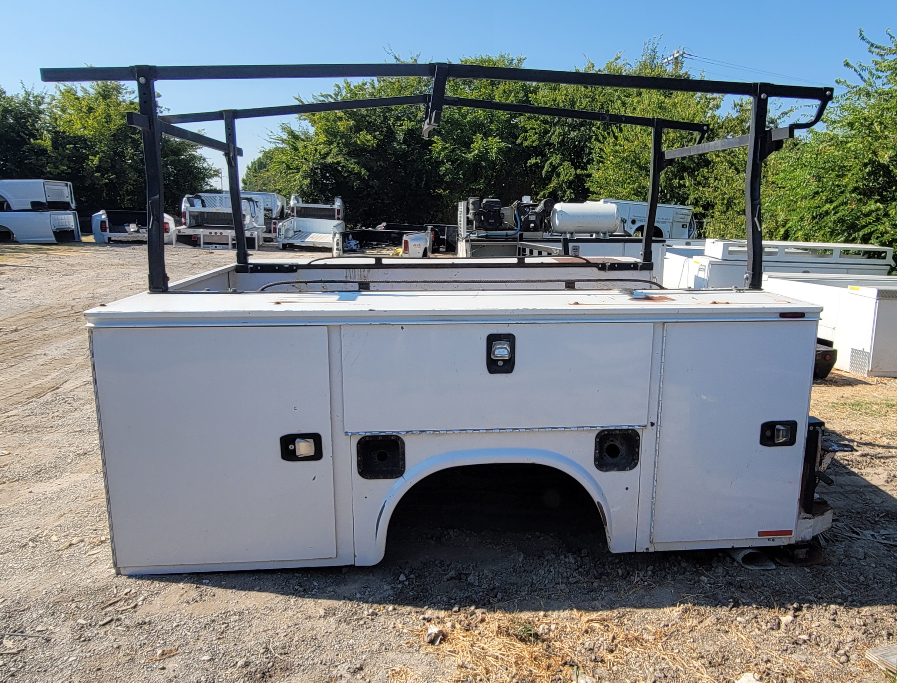 Knapheide 9' Service Body w/ Ladder Rack – UTIL-53 – Image 2