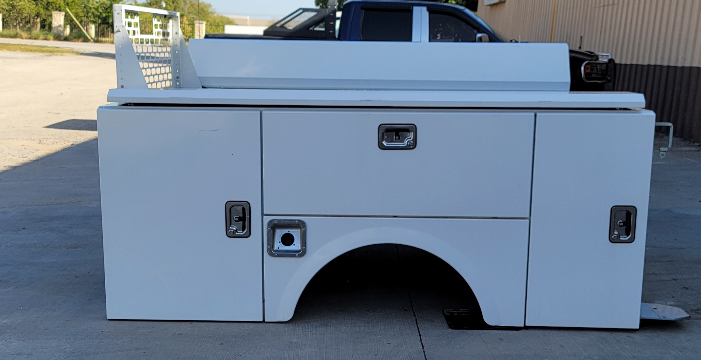 Stahl 8'2" Service Body w/ Service Bumper & Storage – UTIL-54 – Image 4