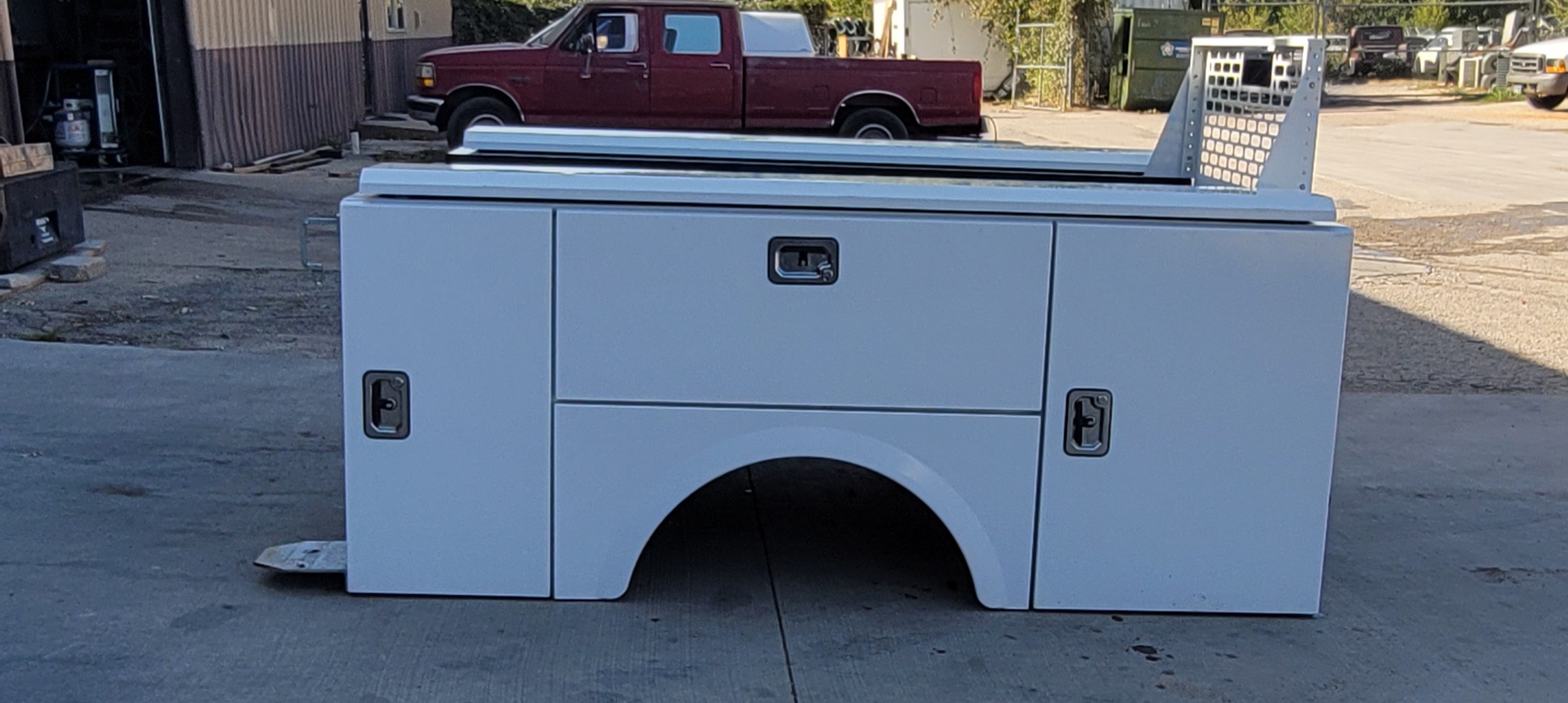 Stahl 8'2" Service Body w/ Service Bumper & Storage – UTIL-54 – Image 2