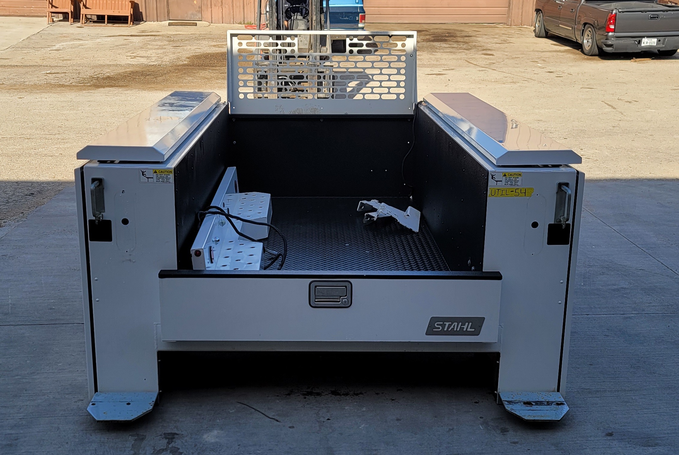Stahl 8'2" Service Body w/ Service Bumper & Storage – UTIL-54 – Image 6