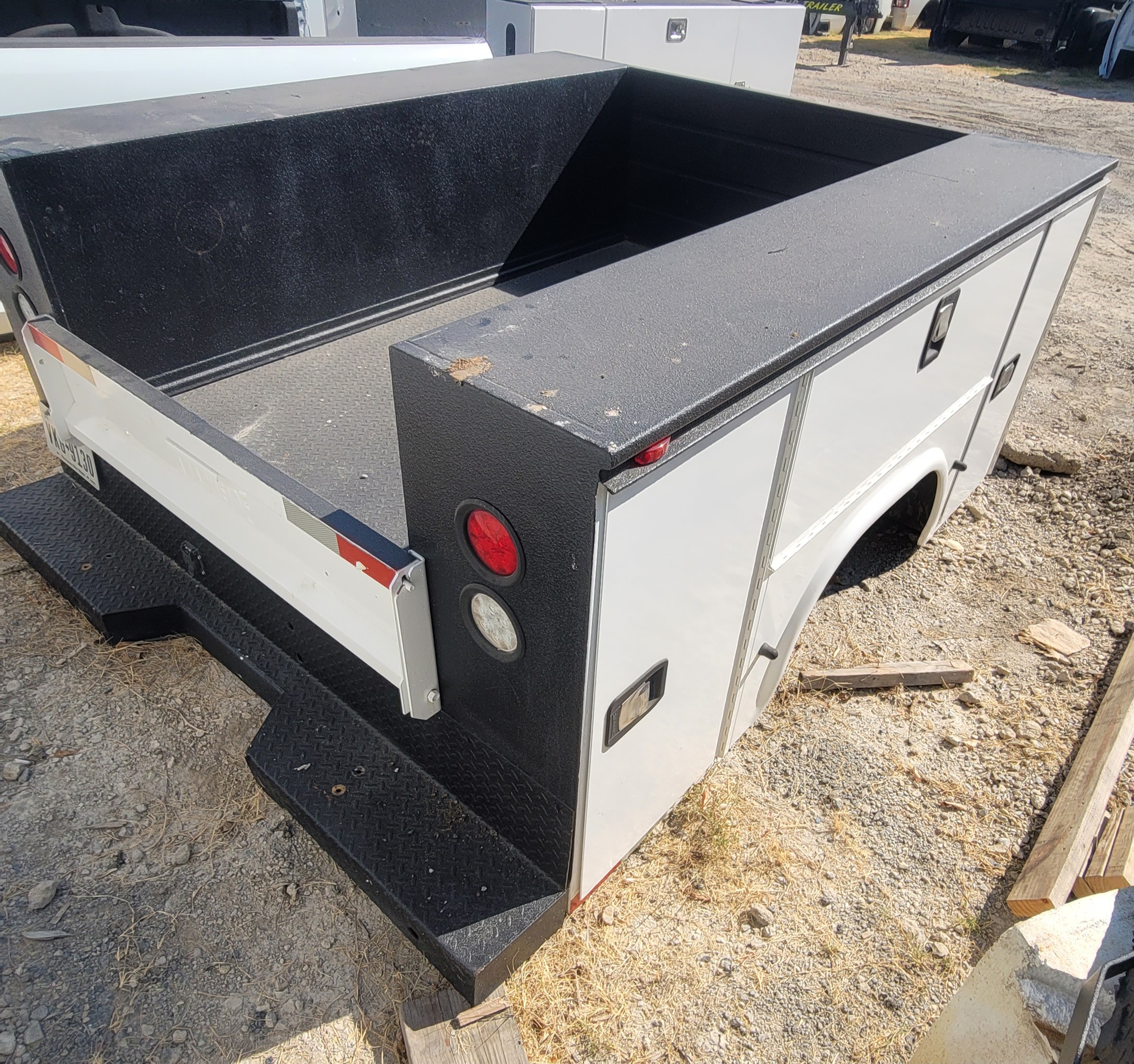 Knapheide 6'11" Short-Bed Service Body w/ Service Bumper – UTIL-55 – Image 3