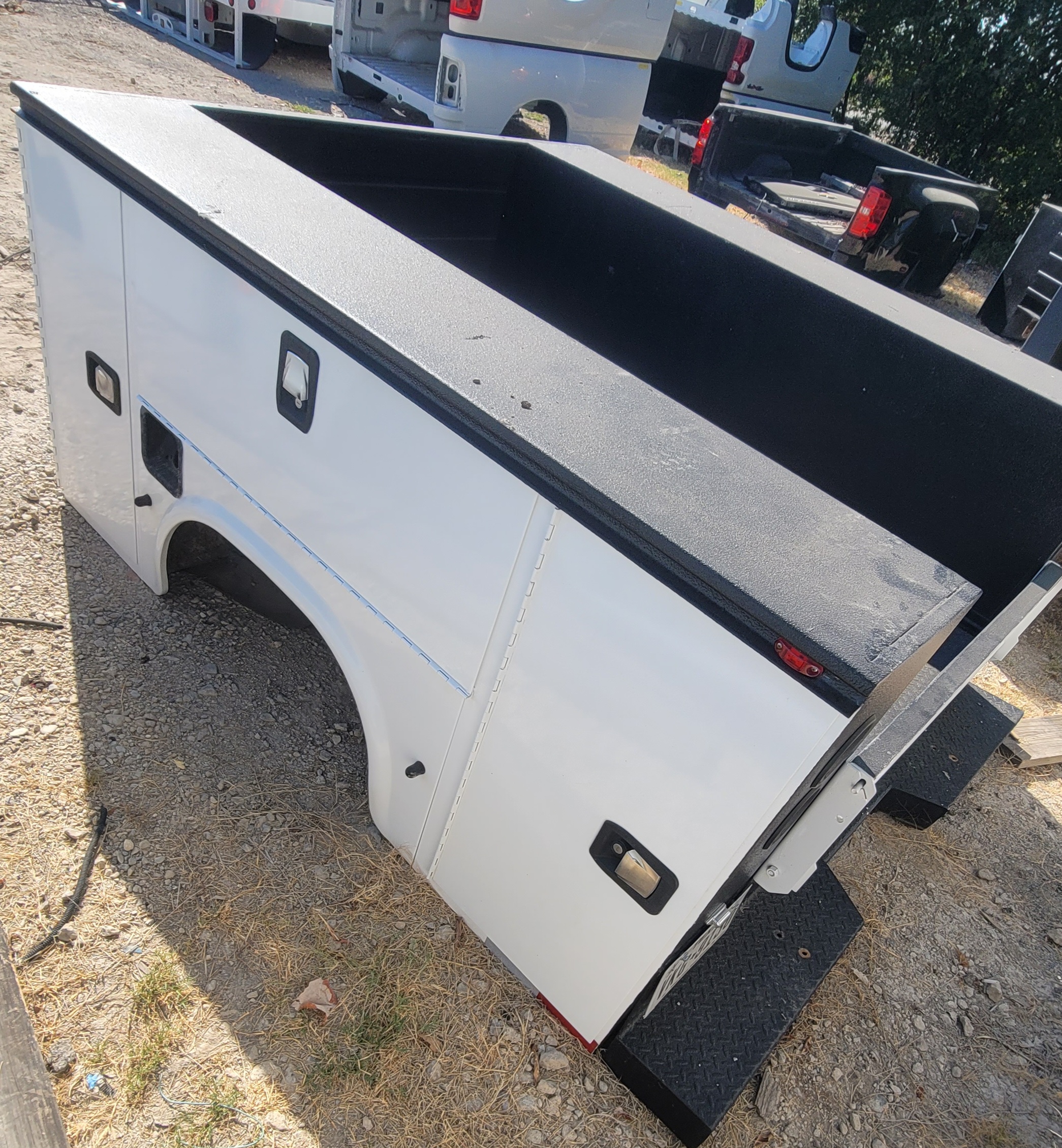 Knapheide 6'11" Short-Bed Service Body w/ Service Bumper – UTIL-55 – Image 2