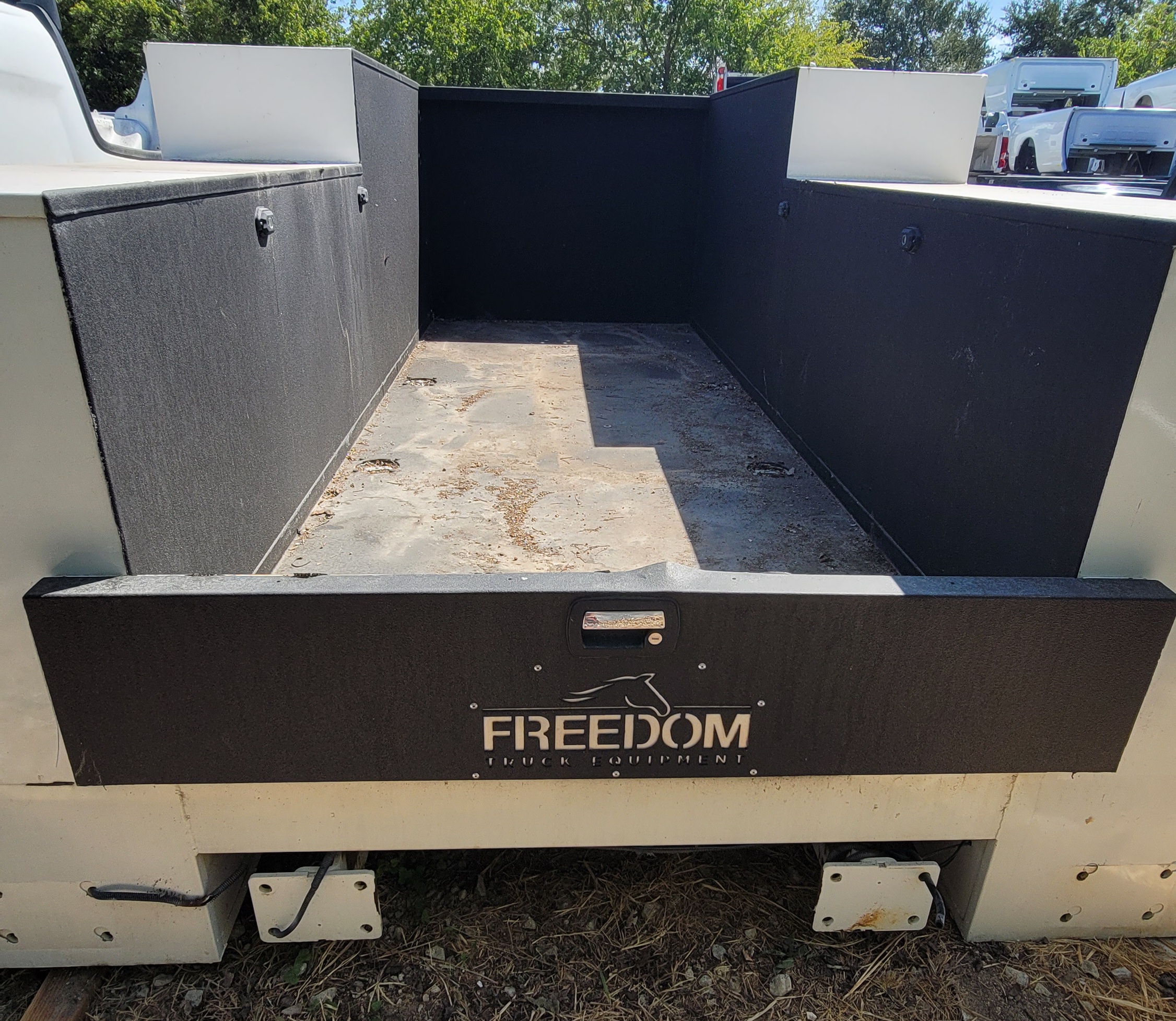 Freedom DRW 11' Crane Service Body – 97 3/4" Wide- UTIL-61 – Image 6