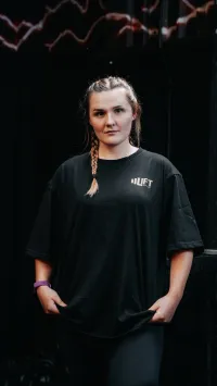 Oversized T-Shirt - Black/Gold – Image 4