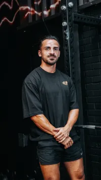 Oversized T-Shirt - Black/Gold – Image 2