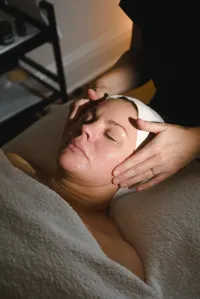 Suncreen + FREE 30-minute Facial – Image 3