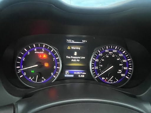 2014 Infiniti Q50  – Image 4