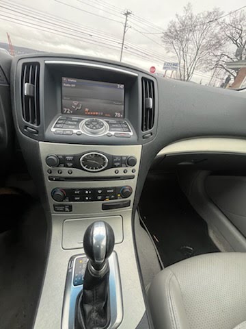  2009 Infiniti G37 – Image 9