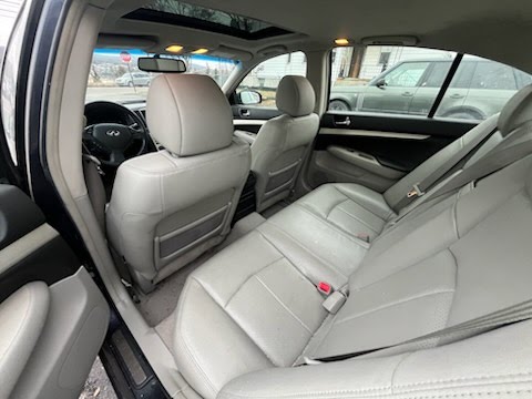  2009 Infiniti G37 – Image 8