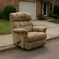 Recliner – Furniture, Easy Access (Garage / Driveway / Curb)