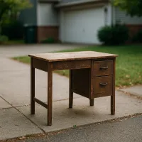 Desk – Small – Furniture, Easy Access (Garage / Driveway / Curb)
