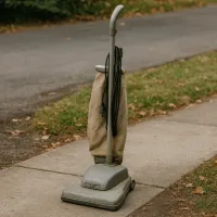 Vacuum Cleaner – Small Appliances, Easy Access (Garage / Driveway / Curb)
