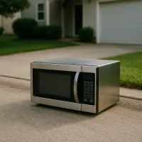 Microwave – Small Appliances, Easy Access (Garage / Driveway / Curb)