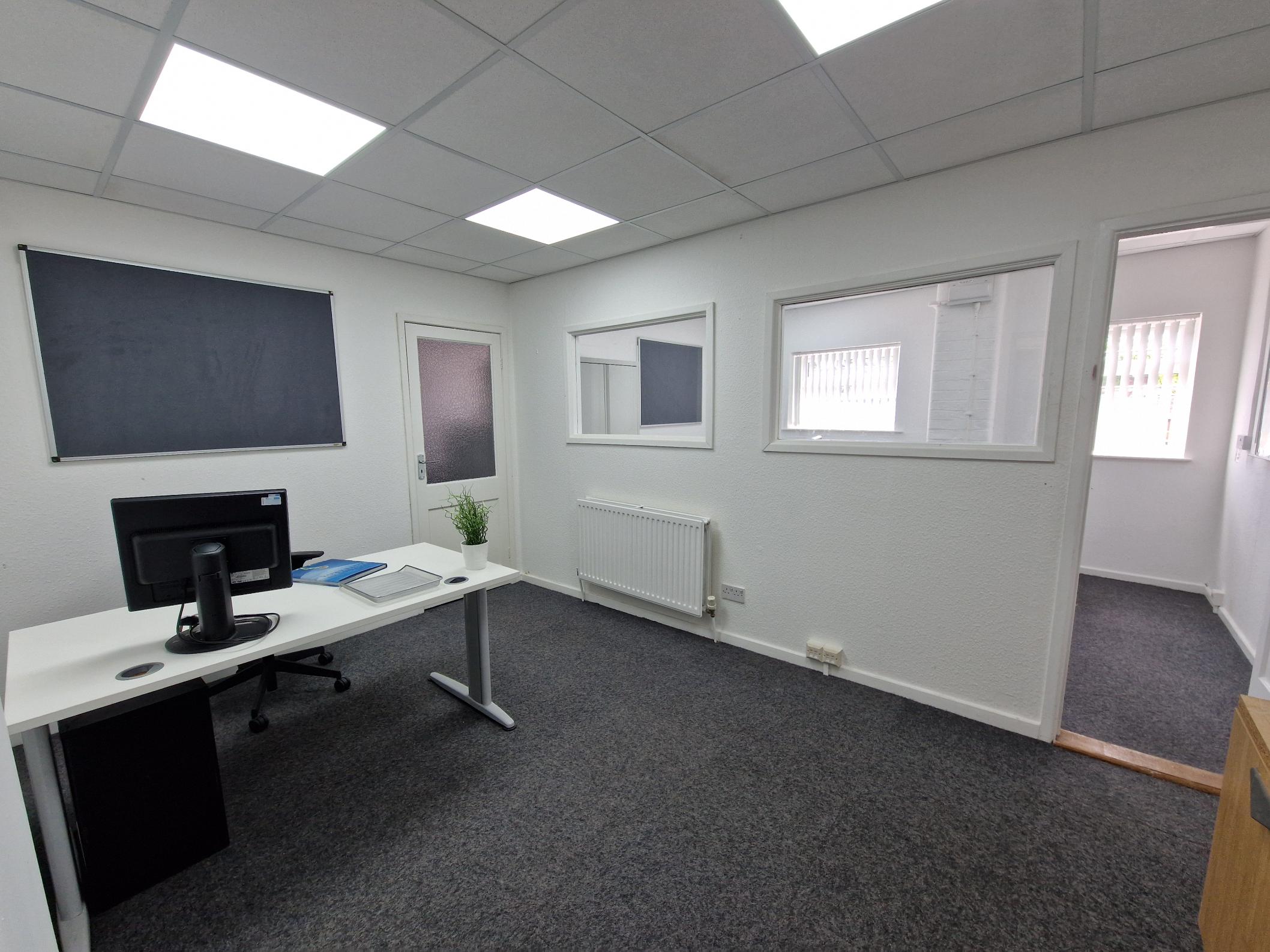 4 Person office (No VAT) FF10 - with 2 rooms – Image 6