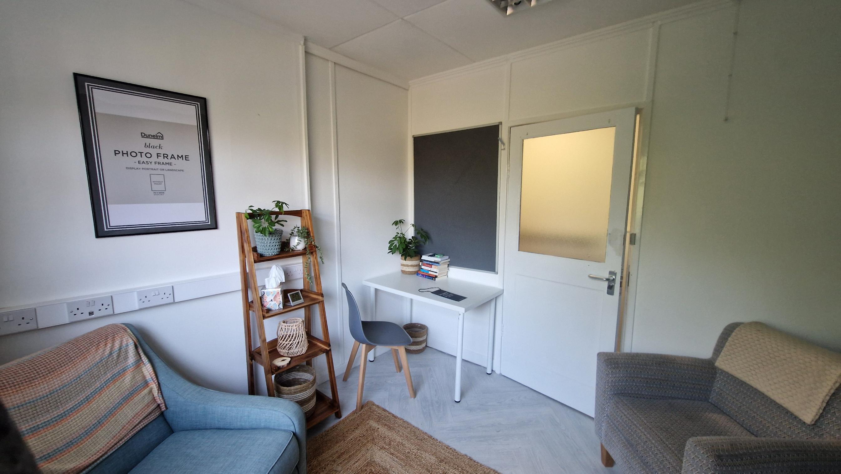 2 person office  (No VAT) FF8 – Image 4