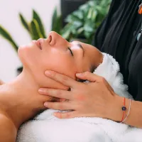 Deluxe HydroFacial – Image 1