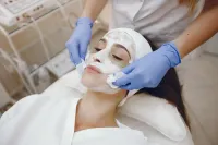 Golden Glow Facial – Image 1