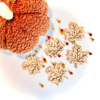 Natural wooden maple leaves (set of 5) – Image 1