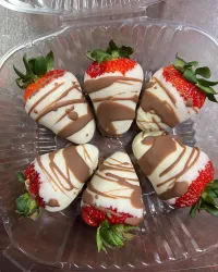 Chocolate Dipped Strawberries – 6 pack – Image 1