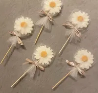 Flower-Shaped Candle – Image 1