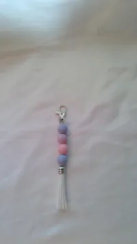 Pale Rainbow Zipper Tail – Image 1