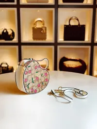 Coach – Image 3