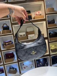 coach – Image 1