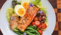 Flaky Line fish Niçoise  – Image 1