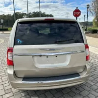 2013 Chrysler Town and Country Touring – Image 10