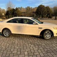 2011 Ford Taurus – Image 10