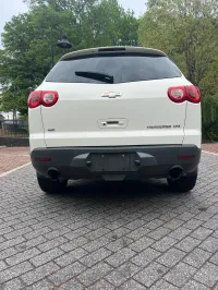 2011 Chevrolet Traverse – Image 2