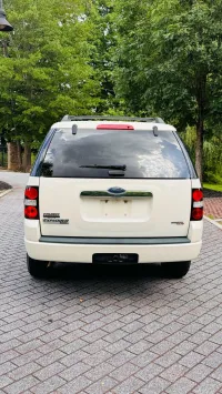 2007 Ford Explorer – Image 5