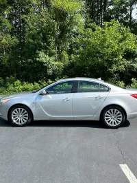2011 Buick Regal – Image 2