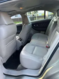 2011 Ford Taurus SEL – Image 3