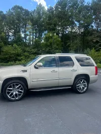 2013 Cadillac Escalade – Image 3