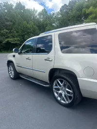 2013 Cadillac Escalade – Image 10